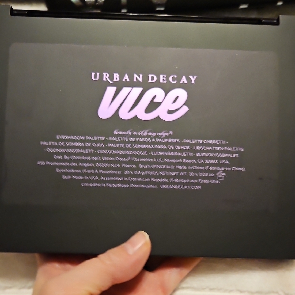 Urban Decay Vice Eyeshadow Palette - Purple and Black - Picture 7 of 9